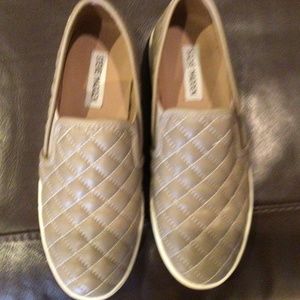 Steve Madden Quilted Sneaker size 8 Womens